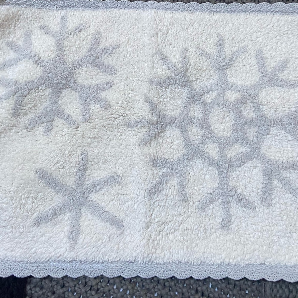 Cozy Snowflake Holiday Decor Mat